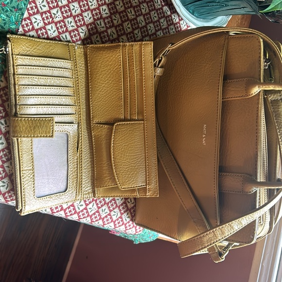 Matt & Nat Harvest color vegan leather wallet & purse with removable strap. EUC. - Picture 3 of 16